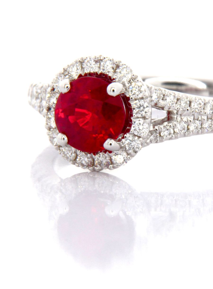 Palermo  Diamanti  Brillanti  Rubini  Smeraldi  Zaffiri  Solitari  Orecchini  Lusso  Fidanzamento  Matrimonio  Anniversario  Collane  Oro