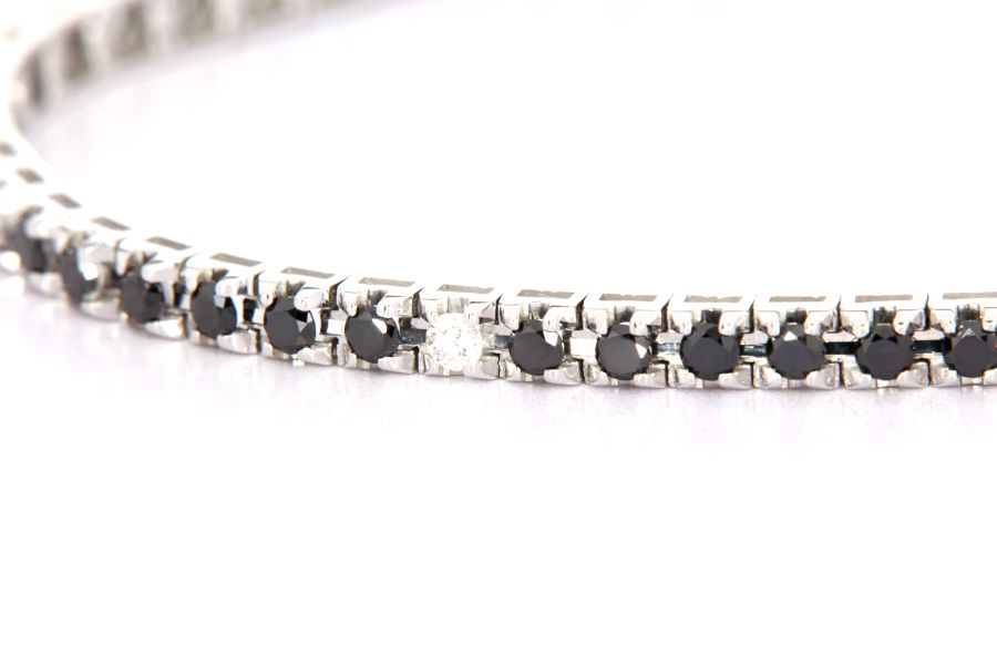 Palermo  Diamanti  Brillanti  Rubini  Smeraldi  Zaffiri  Solitari  Orecchini  Lusso  Fidanzamento  Matrimonio  Anniversario  Collane  Oro