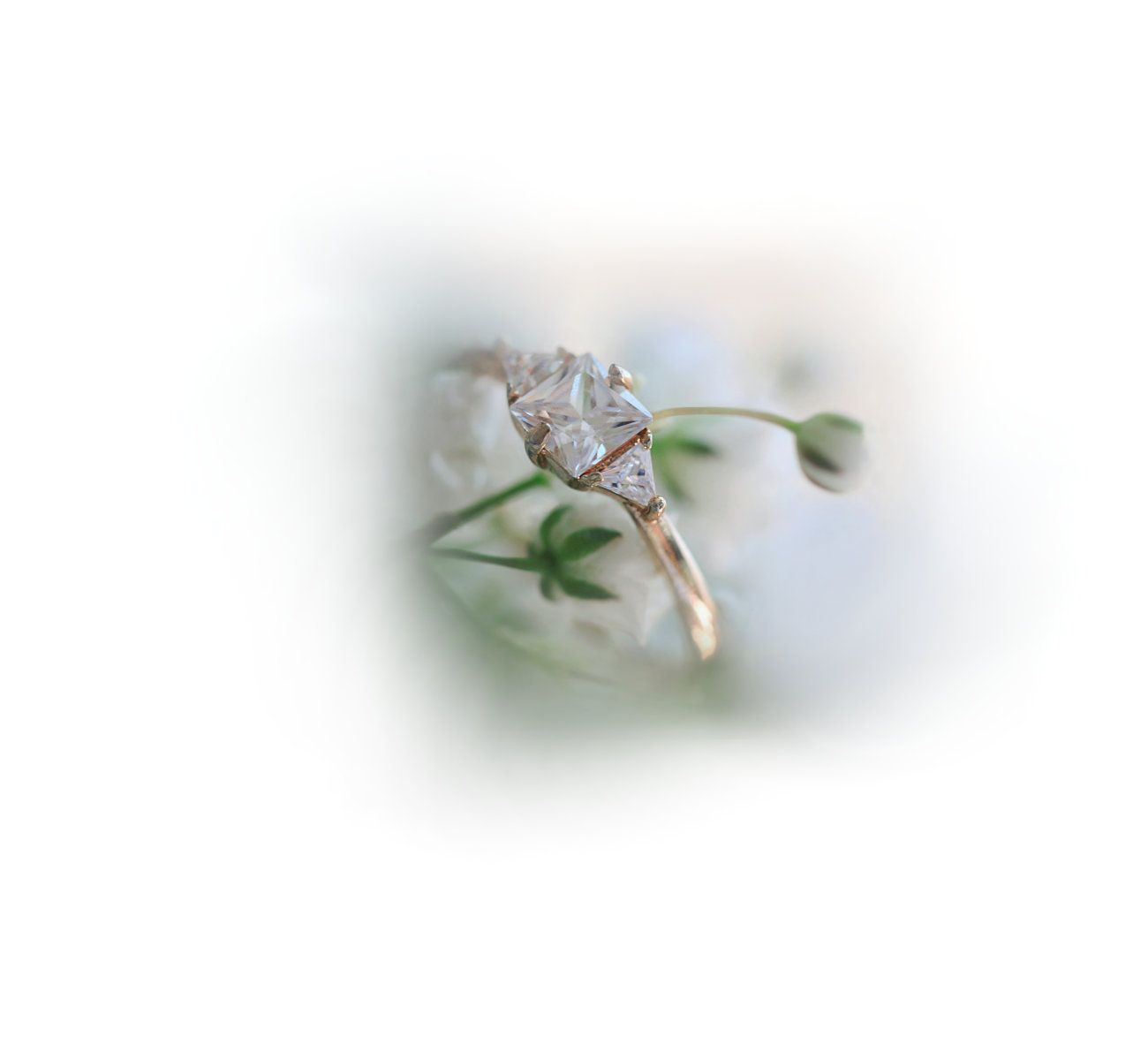 Quotazione oro oggi - Sul nostro sito pubblichiamo la quotazione dell'oro in borsa e da questa ricaviamo la quotazione dell'oro per i 24 carati (Kt),  22 carati (Kt),  21 carati (Kt),  18 carati (Kt),  14 carati (Kt),  12 carati (Kt),  9 carati (Kt). definendo quindi il prezzo dell'oro oggi in tempo reale.