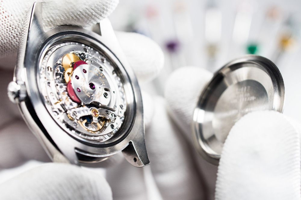 Laboratorio orologeria autorizzato Cartier e Boume et Mercier e Montblanc e specializzati per riparazione orologi di lusso - in particolare per la revisione Rolex 