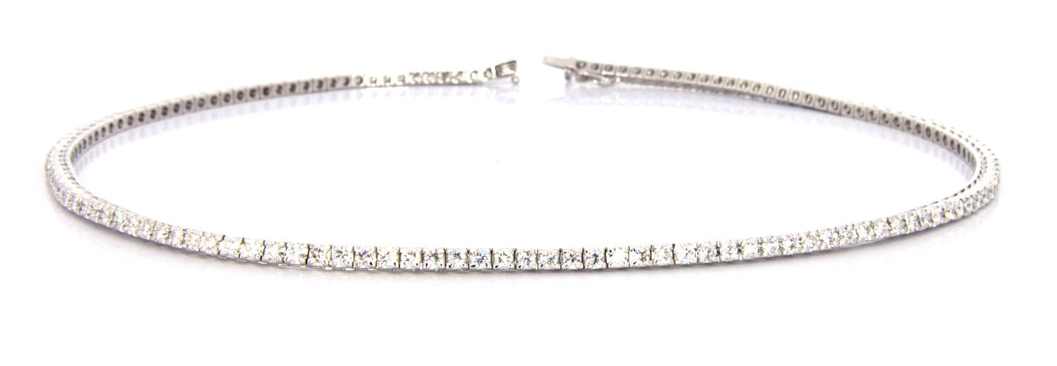 Girocollo in oro 18Kt e Brillanti F/G VVS di circa 9Kt 140 pietre, gr ≃ 32,94