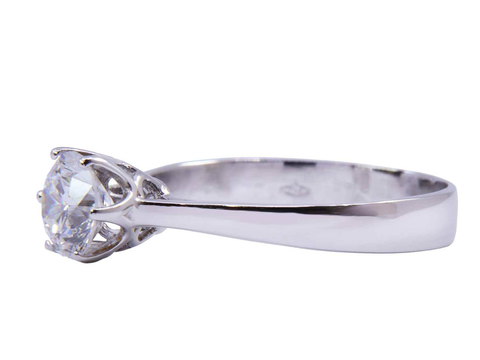 Anello in oro bianco a titolo 750/°°° di grammi 2.50 con un diamante naturale di carati 0.91 colore E purezza SI1 ( IGI 146471690)