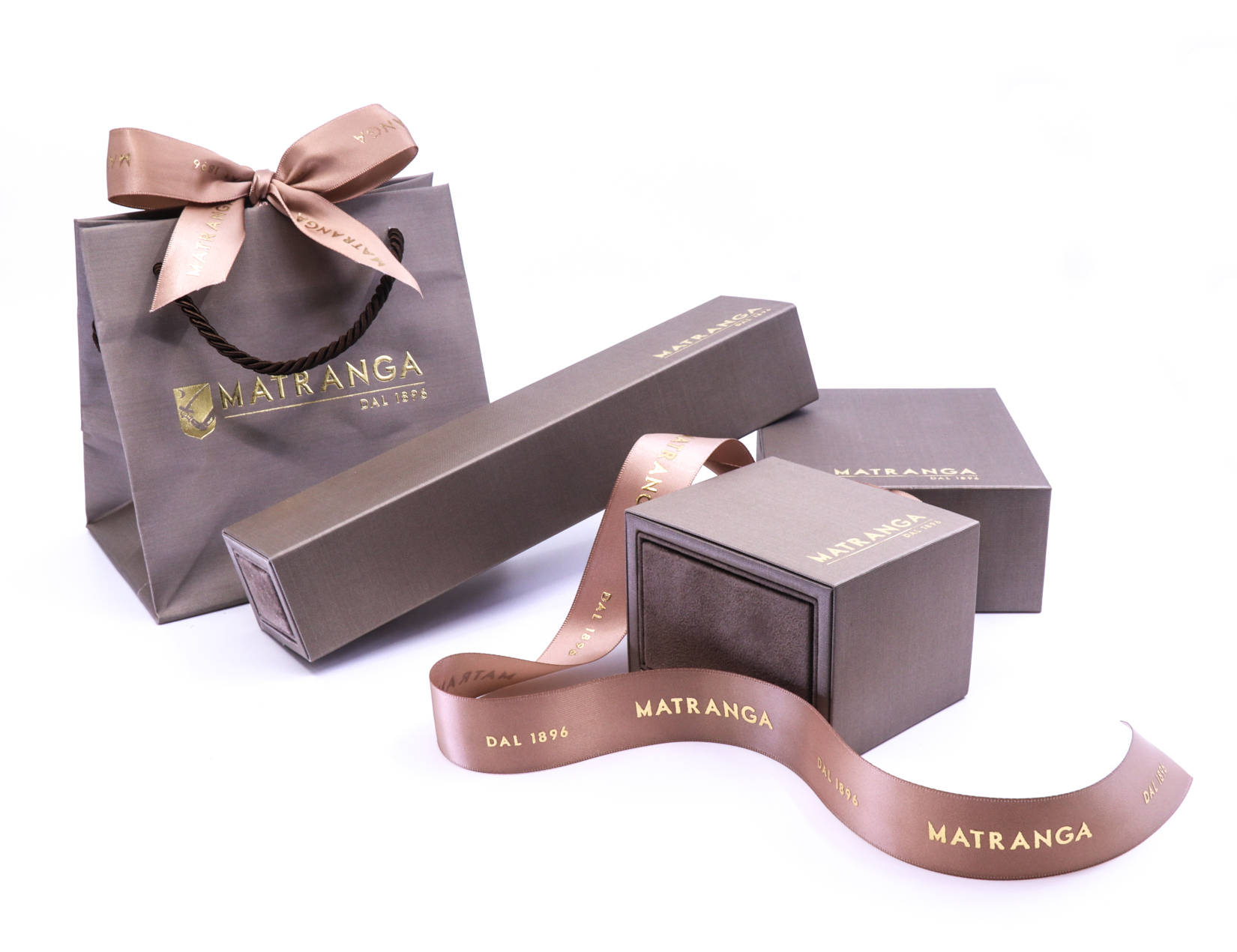 Girocollo Damiani, in oro bianco 18 kt, con piccoli brillanti e perla pendente 