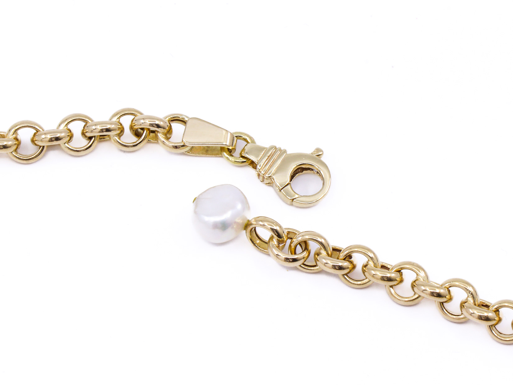 Girocollo con 2 perle naturali, piccoli brillanti, catena in oro giallo 18kt, peso lordo gr.26 titolo 750/ooo