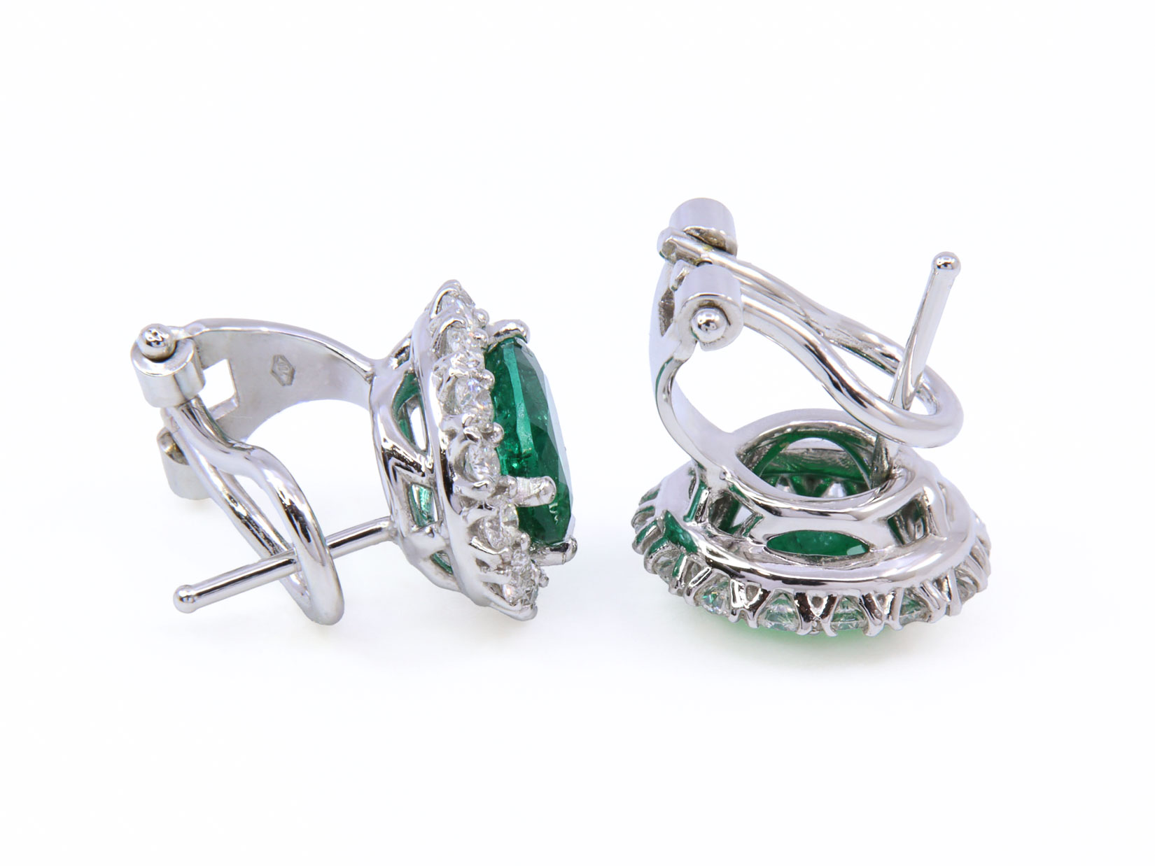 Orecchini Smeraldi Zambia 6x8 e contorno brillanti