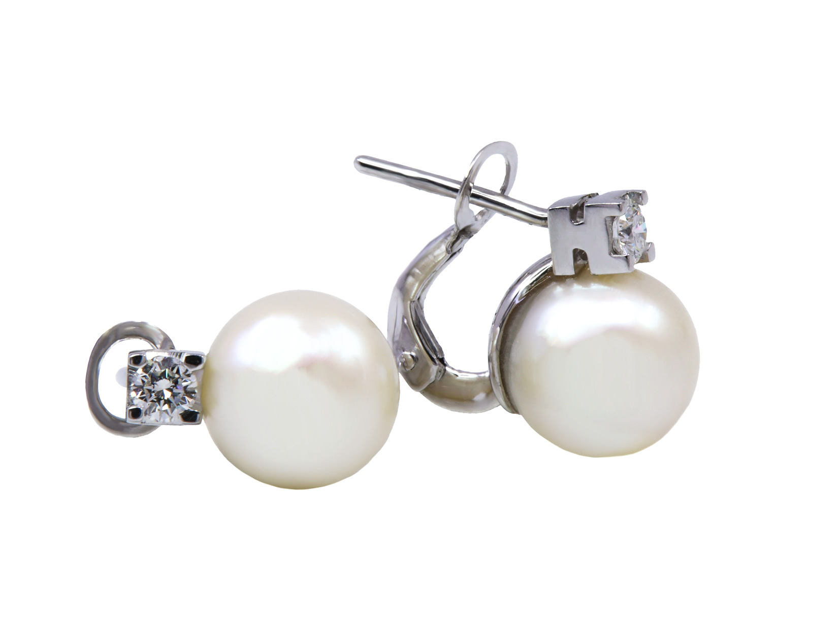 Orecchini in oro bianco 18 carati con due perle coltivate giapponesi 