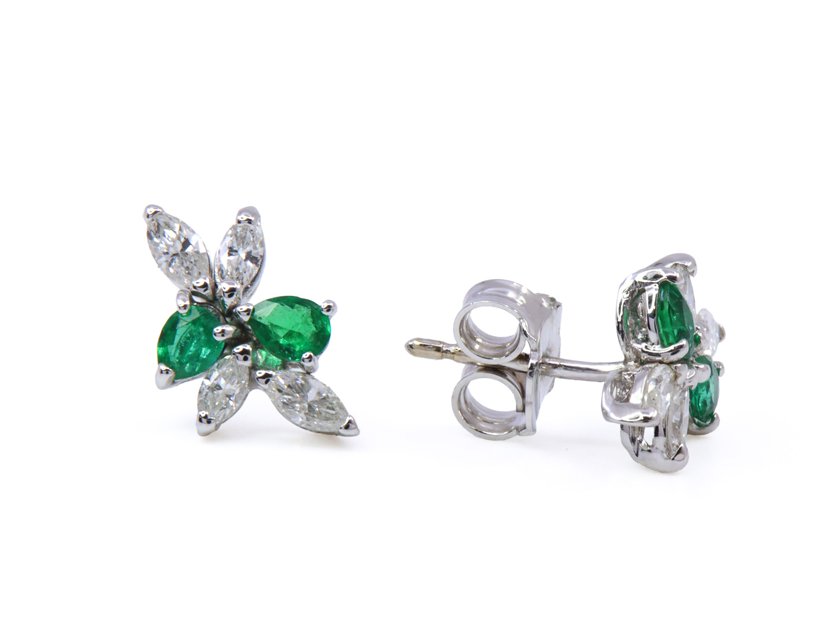 Orecchini oro bianco 18kt gr3.23 con brillanti 0.71ct e smeraldi 0.50ct