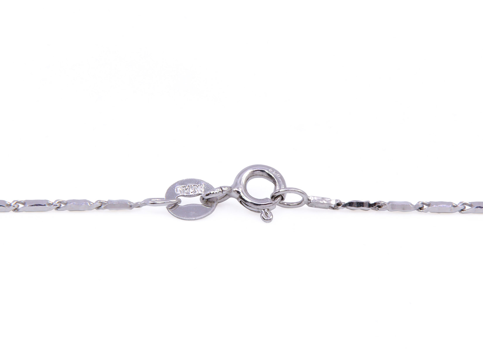 Collana con ciondolo a titolo 750/°°° con una perla e  dei diamantini per un peso totale di grammi 8.20