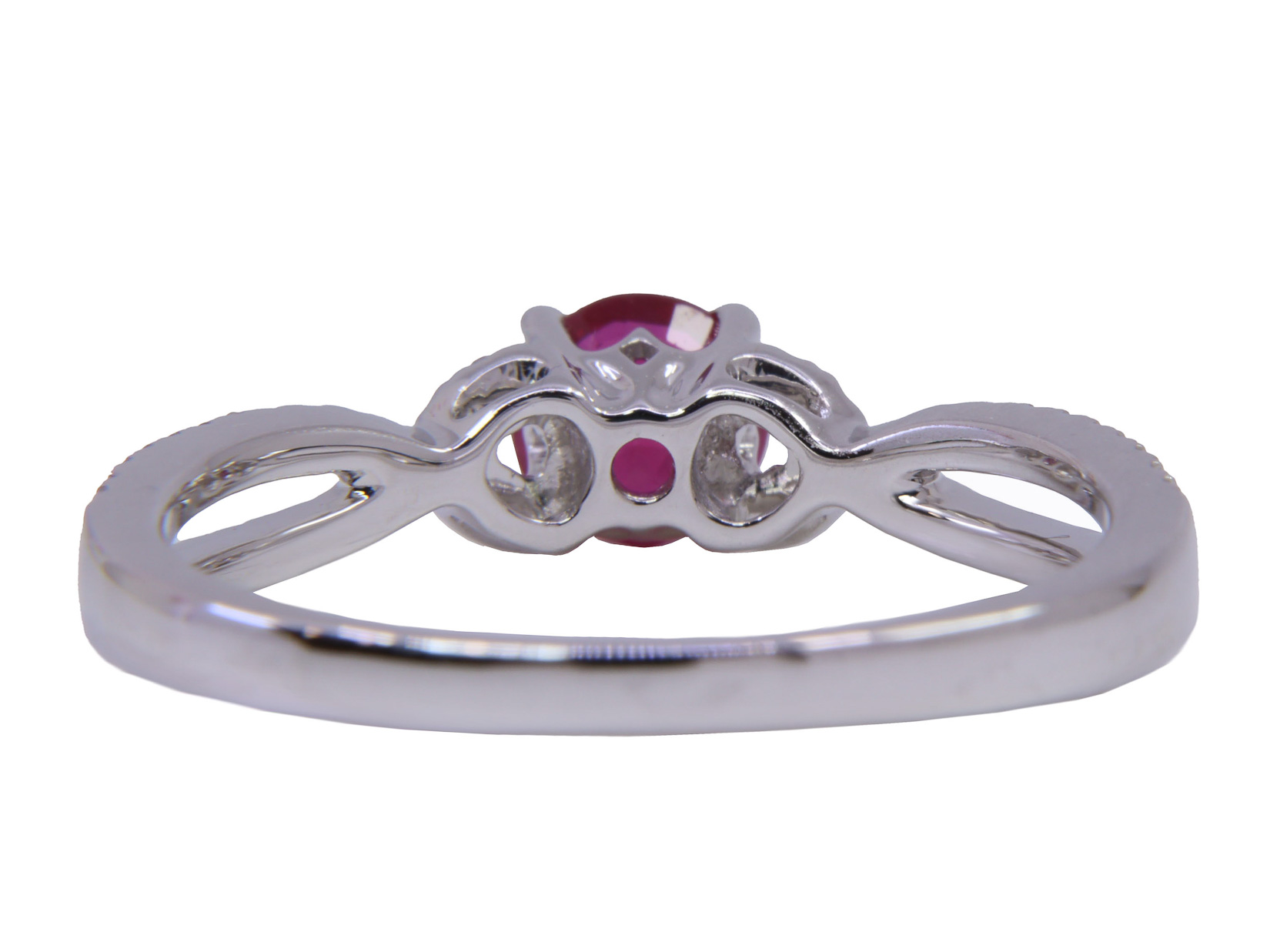 Anello in oro bianco con Rubino centrale ct.0,51 e Brillanti ct.0,15 F/G VVS-Gr.3