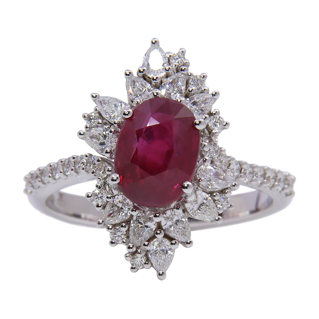 Anello - Rubino 2,51ct brillanti 0,80ct G-VVS in oro 18kt, peso totale 4,9 gr