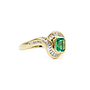Anello in oro giallo 18 carati  di grammi 8.20 con uno smeraldo e dei piccoli diamantini